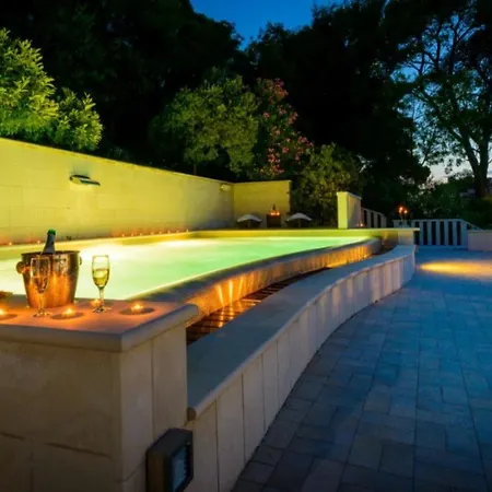 Luxury Villa Dubrovnik With Pool By The Beach Apartment *